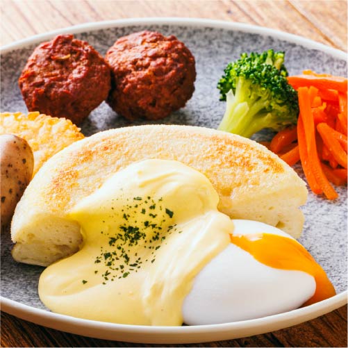 三つ星朝ごはん　エッグベネディクトプレート